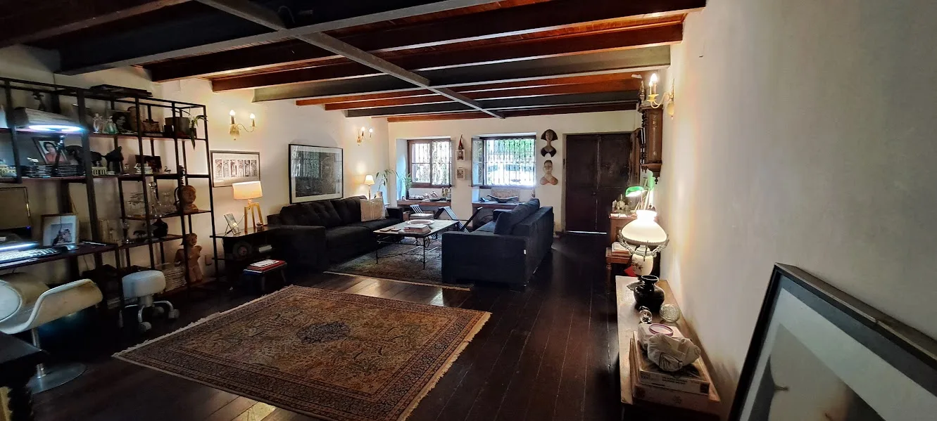 Sala de estar da casa histórica na Rua Ribeiro de Almeida, em Laranjeiras